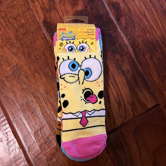 NWT SpongeBob & SquarePants TShirt & 5 Pair of Socks Set. Size L. - Picture 3 of 6